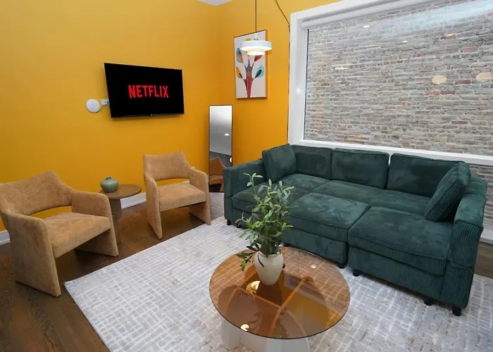 Spacious 4br West Loop Retreat With Optional Parking Apartment Chicago