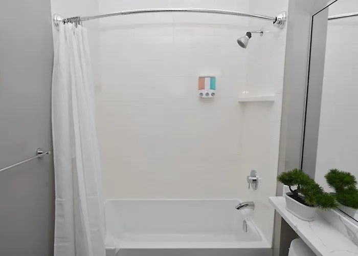 Spacious 4br West Loop Retreat With Optional Parking * Chicago