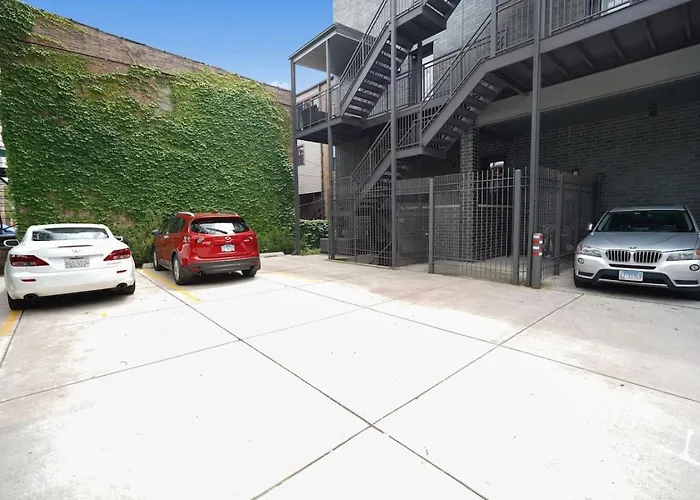 Spacious 4br West Loop Retreat With Optional Parking * Chicago