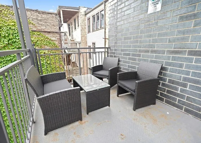 Spacious 4br West Loop Retreat With Optional Parking * Chicago