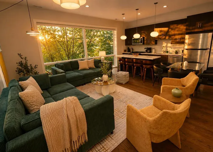 Spacious 4br West Loop Retreat With Optional Parking Chicago