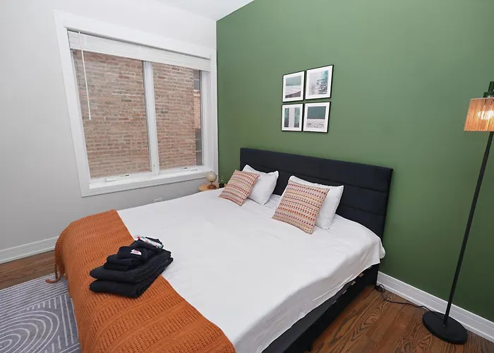 Spacious 4br West Loop Retreat With Optional Parking Apartment Chicago