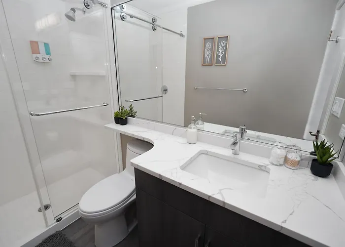 Apartment Spacious 4br West Loop Retreat With Optional Parking *