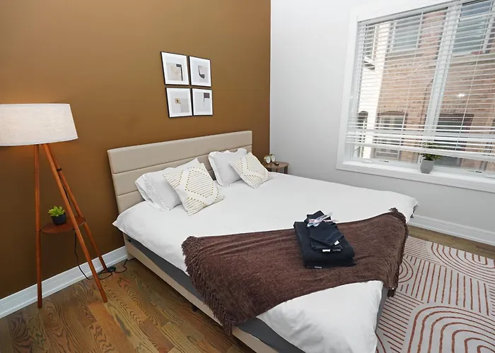 Spacious 4br West Loop Retreat With Optional Parking * Chicago