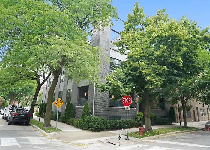 Spacious 4br West Loop Retreat With Optional Parking * Chicago